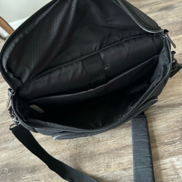 Like New! Samsonite Messenger Travel Laptop Bag - Picture 9 of 9